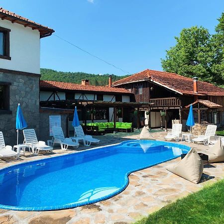 Карамановите Къщи Aprilci Exteriér fotografie