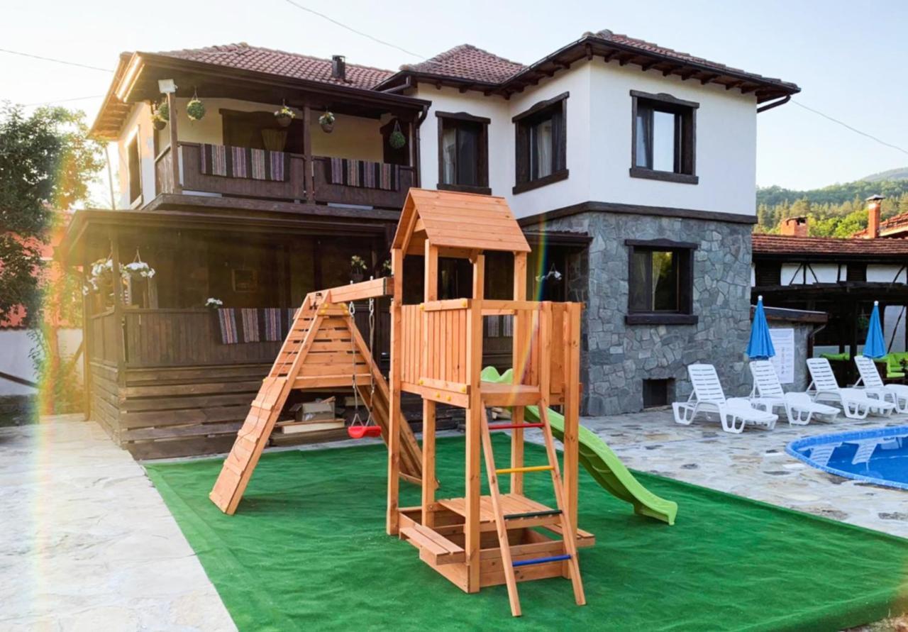 Карамановите Къщи Aprilci Exteriér fotografie