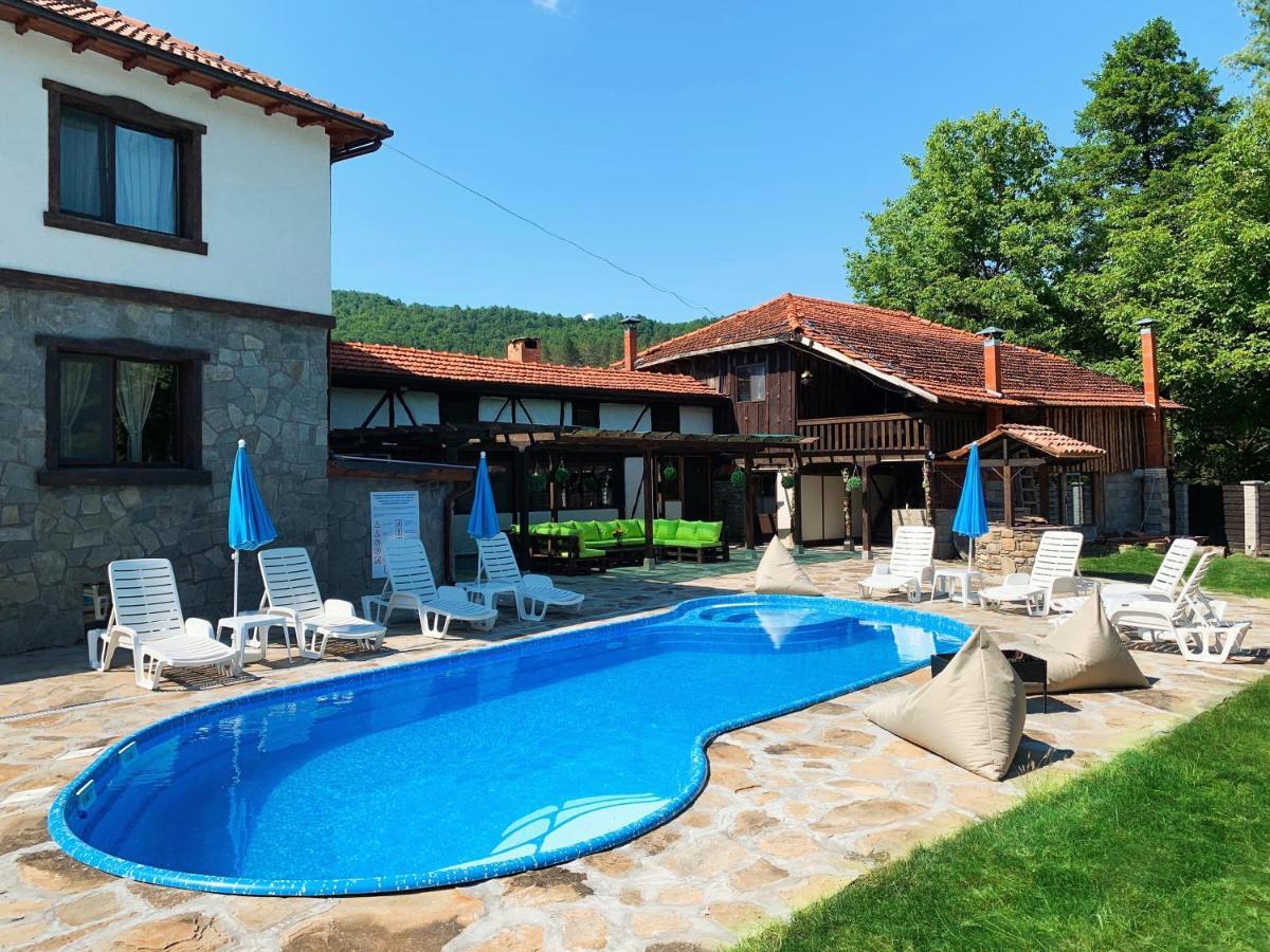 Карамановите Къщи Aprilci Exteriér fotografie