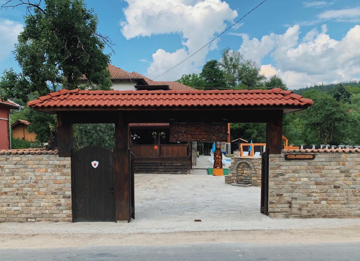 Карамановите Къщи Aprilci Exteriér fotografie
