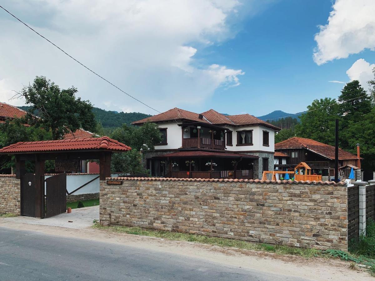 Карамановите Къщи Aprilci Exteriér fotografie